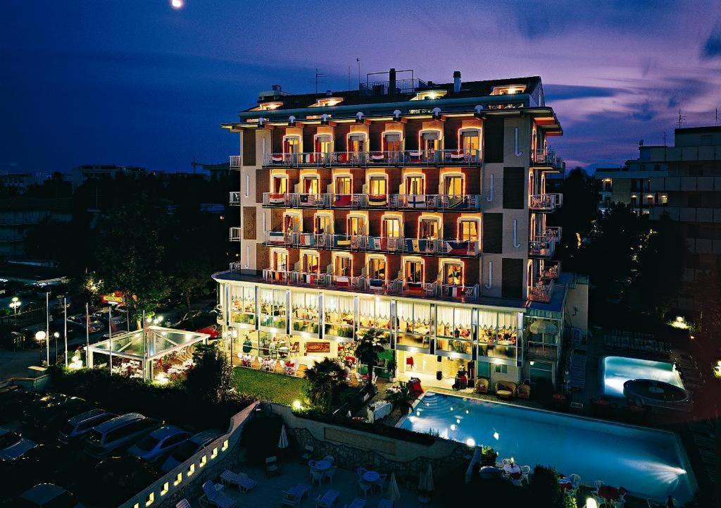 Hotel Tridentum Cesenatico Exterior foto